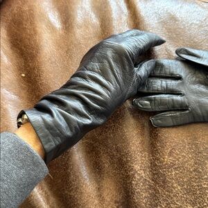 Vintage Elegant Black Leather Gloves from Italy